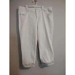 GLORIA VANDERBILT Women's White Capri / SIZE 16 / Hem Trim Silver Studs